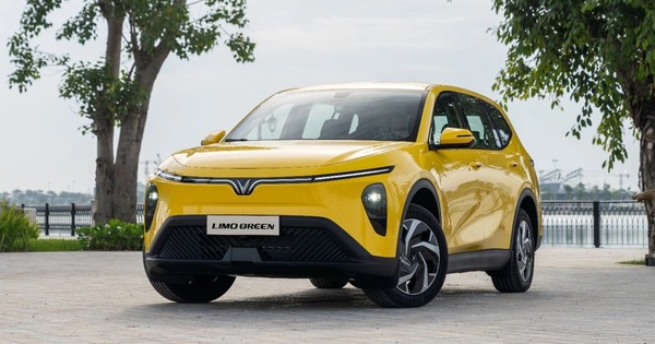 VinFast của ông Phạm Nhật Vượng bán hơn 16.000 xe tháng 1 - bằng tổng doanh số 3 hãng xe xăng đứng sau cộng lại