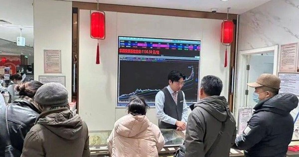 Cơn Sốt Vàng Bạc Tại Trung Quốc: Nhà Đầu Tư Xếp Hàng Từ Sớm Để 'Bắt Đáy' Sau Đợt Giảm Giá Mạnh