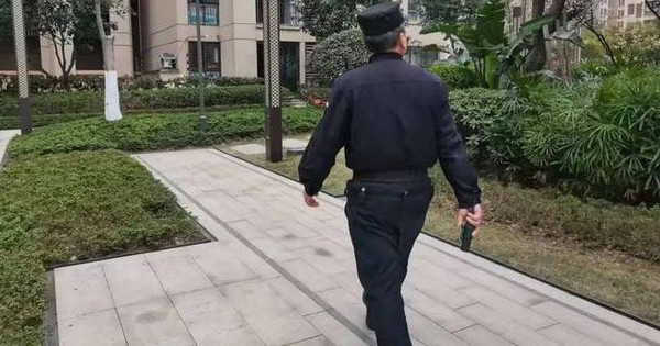 Phát hiện bảo vệ khu dân cư ngày ngày đi làm bằng xe sang, cảnh sát vào cuộc điều tra ra sự thật chấn động