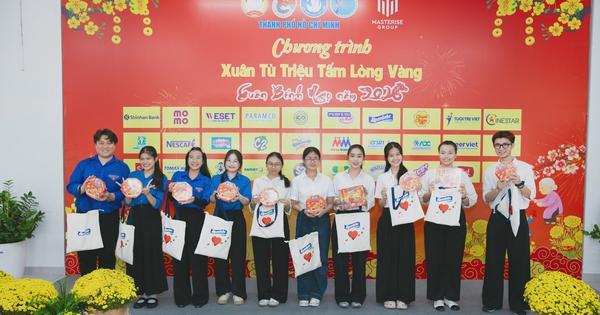 700 "vị Tết" theo chân 700 người trẻ TP. HCM mang yêu thương về nhà