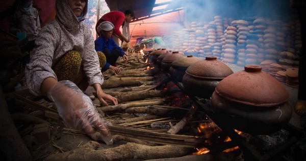 Cảnh tượng ngay lúc này tại một ngôi làng nằm ven sông Hồng: Nghi ngút khói cả ngày lẫn đêm