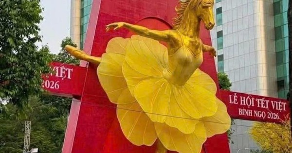 Linh vật ngựa ở TPHCM bị “mặc váy” bằng AI, chủ tài khoản Facebook lãnh phạt