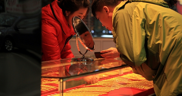 Phát hiện vị khách khắc khổ chi 5,2 tỷ đồng mua vàng mà không cần hỏi giá, quản lý cửa hàng lập tức báo cảnh sát