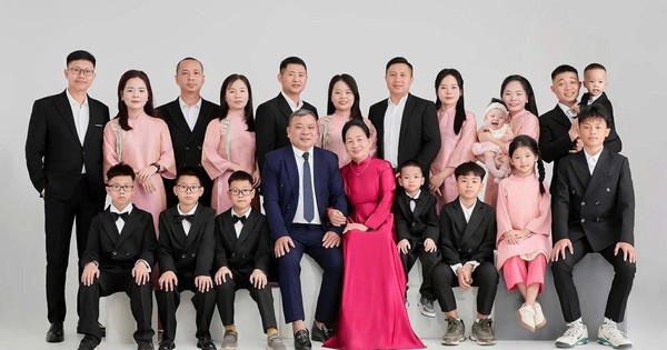 Hiếm thấy: 5 con gái đi lấy chồng vẫn cùng nhau ăn Tết nhà ngoại, chuẩn bị mừng thọ bố