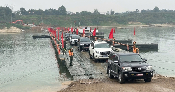 Thông xe cầu phao Đoan Hùng bắc qua sông Lô, phục vụ người dân đi lại dịp Tết