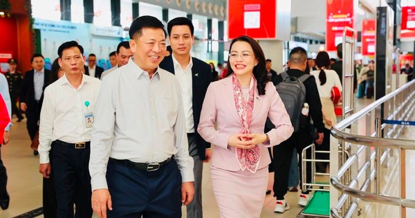 Bộ trưởng Xây dựng Trần Hồng Minh chúc Tết Bamboo Airways