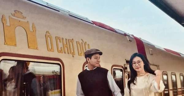 Tàu Hà Nội 5 cửa ô ‘mở hàng’ chương trình đặc biệt sáng Mùng 1 Tết