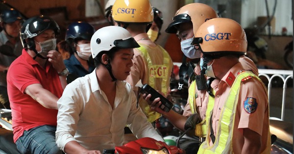 Chi tiết mức phạt nồng độ cồn dịp Tết 2026: "Kịch khung" lên đến 40 triệu đồng, bị trừ sạch điểm bằng lái