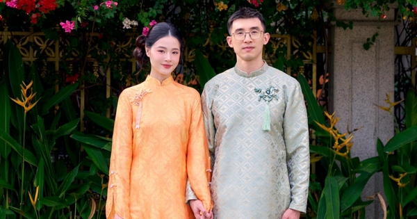 Midu - Minh Đạt "xông đất" Mùng 1, hội nhà giàu ú ụ liên tục cập nhật ngày đầu năm