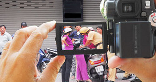 Tin đồn "đề xuất phạt 5 triệu đồng người tự ý quay CSGT làm việc" là bịa đặt