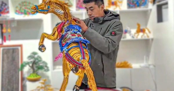 Người đàn ông dùng 2.600m sợi nhôm 'dệt' ngựa thần may mắn đón Tết Bính Ngọ