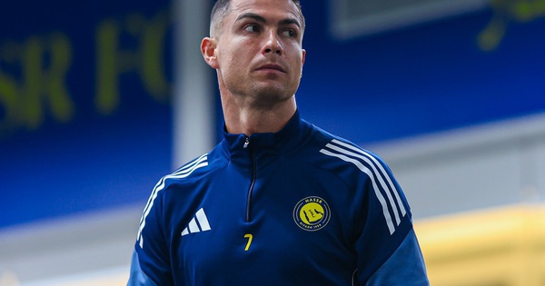 Ronaldo bất ngờ "đình công"