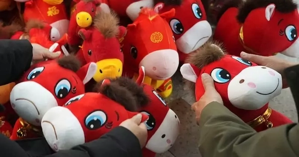 Vì sao ngựa mặt khóc nhồi bông gây sốt?