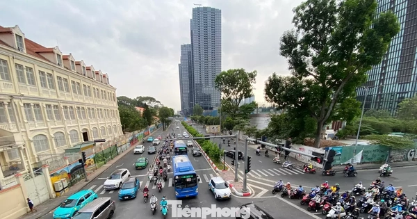 Bất ngờ hình ảnh đường phố TPHCM trong sáng đầu tiên đi làm sau Tết