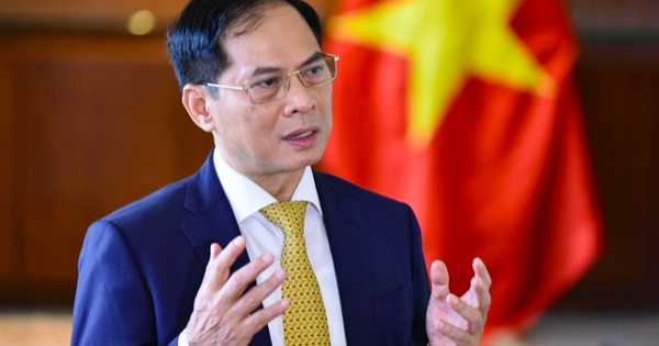 Doanh nghiệp lớn nhất Việt Nam và 3 tập đoàn khác 