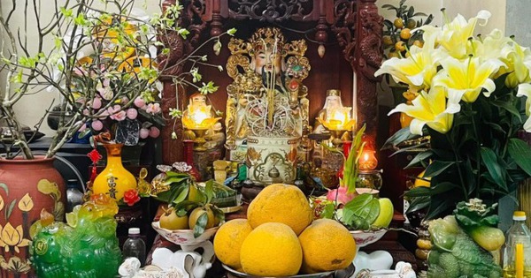 Vì sao bàn thờ Thần Tài đặt sát đất mà không phải ở trên cao?