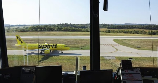 Một hãng hàng không giá rẻ thoát khỏi tình trạng phá sản dù thua lỗ liên tục