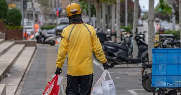 Sao kê tài khoản một shipper, phát hiện 3,6 tỷ đồng không phải lương thưởng chuyển vào liên tục trong 1 năm