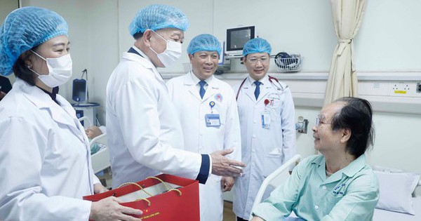 Tổng Bí thư Tô Lâm: Không để ai bị bệnh mà không được chăm sóc