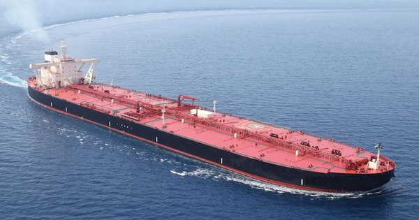 Đang trên đường chở dầu đến Cuba, tàu của một quốc gia ‘cứu tinh’ bất ngờ dừng giữa Đại Tây Dương