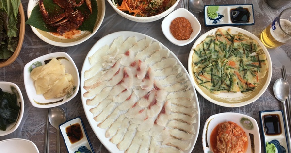 Khách Việt lặn lội sang tận Hàn Quốc để thử món đặc sản hot trên phim, nhưng "đời không như mơ"