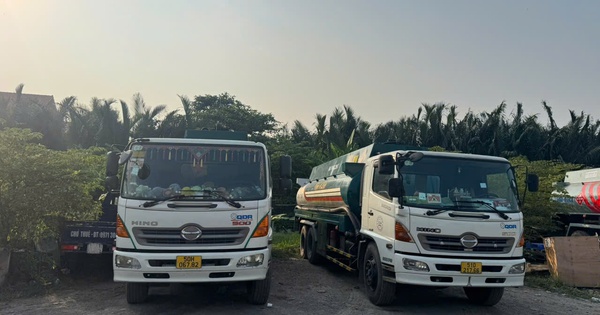 Triệt phá đường dây "phù phép" dung môi thành xăng RON A95 tại TP.HCM