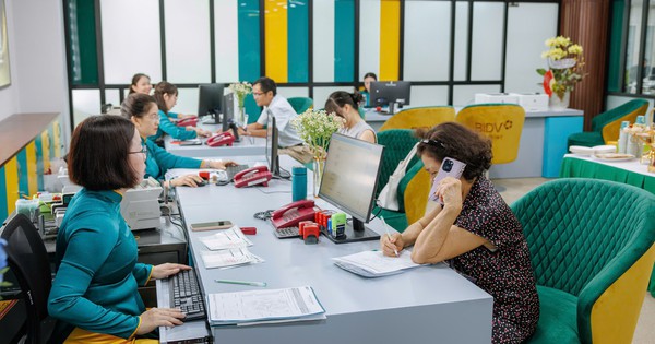 Đến ngân hàng chuyển tiền, nhân viên BIDV không thực hiện giao dịch mà đặt hàng loạt câu hỏi: Vị khách ban đầu khó chịu, sau đó lại xúc động cảm ơn