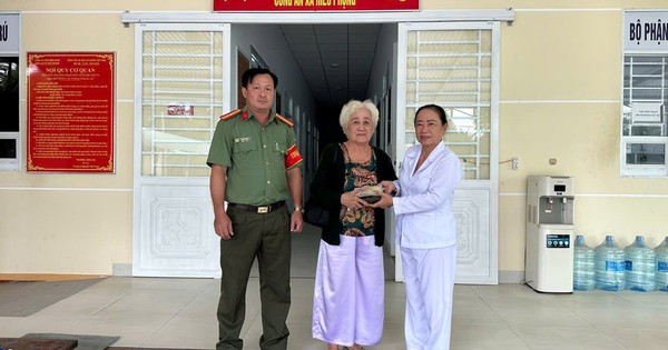 Phát hiện hàng loạt các cọc tiền 200K-500K trên đường đi chợ: Công an xã vào cuộc