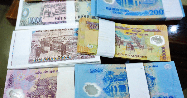 Người đổi tiền mới, tiền lẻ dịp Tết có thể bị phạt tới 40 triệu đồng, tịch thu toàn bộ tiền nếu vi phạm điều này