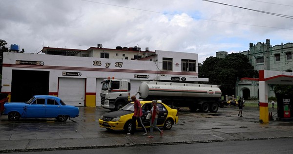 Mỹ doạ áp thuế nặng nề, vì sao quốc gia này vẫn tìm mọi cách đưa xăng, dầu đến Cuba?