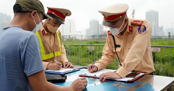 Không mang giấy phép lái xe bản gốc có bị phạt?