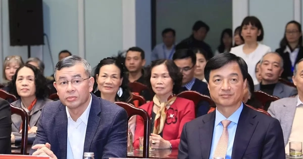 100% cử tri thống nhất giới thiệu ông Nguyễn Duy Ngọc và ông Ngô Văn Tuấn ứng cử ĐBQH