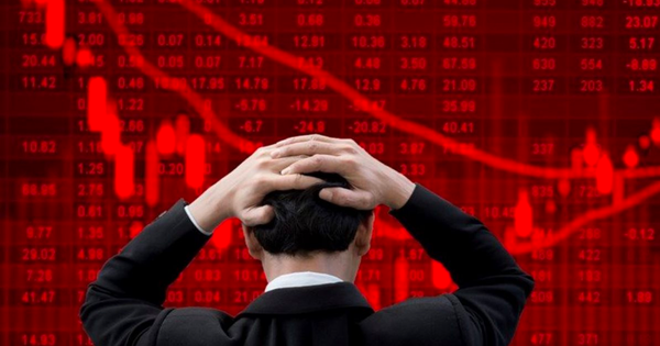 Khối ngoại thẳng tay bán ròng hơn 900 tỷ đồng phiên cuối tuần, "xả" mạnh một cổ phiếu ngân hàng