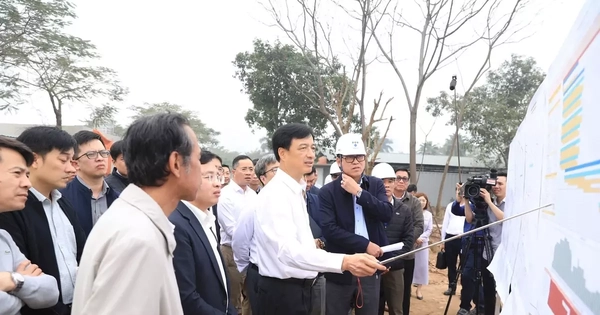 Bí thư Hà Nội lưu ý xử lý nhà "siêu mỏng, siêu méo"