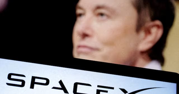 SpaceX của tỷ phú Elon Musk tham vọng về "thành phố tự phát triển" trên mặt trăng