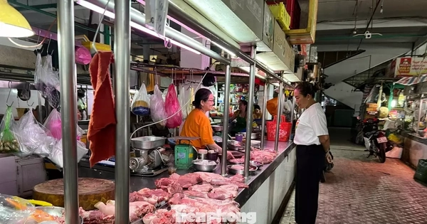 Bà nội trợ TP.HCM e dè mua thịt heo Tết vì giá tăng cao, tiểu thương thận trọng