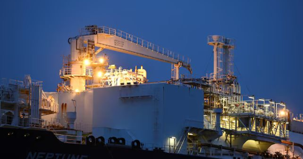 Ông trùm sản xuất dầu thô lớn nhất thế giới đón cú sốc, bị ‘hụt’ đi 2 triệu thùng dầu mỗi ngày