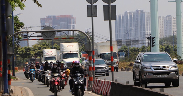 Người dân chú ý khi lưu thông qua đường Đồng Văn Cống vào tháng 3-2026