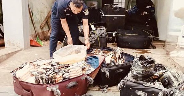 Đột xuất kiểm tra: Cơ quan chức năng thu giữ hơn 1 tấn thực phẩm 'quen thuộc' với người Việt nghi nhập lậu từ Trung Quốc