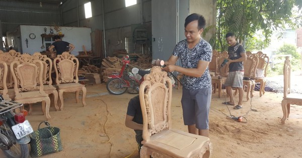 Từ 20 triệu đồng, anh thợ SN1990 thu 20 tỷ/năm nhờ chiếc máy đục CNC 'vực dậy' cả một nghề truyền thống