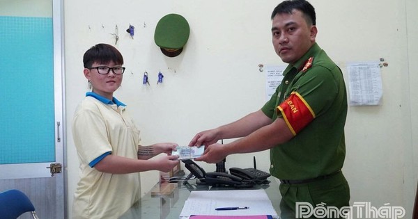 Nhận 30 triệu đồng chuyển khoản nhầm, thanh niên SN 2007 đến ngân hàng rút sạch tiền: Công an có mặt làm việc trực tiếp