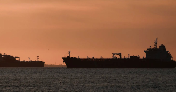 Chưa từng có: Một tàu chở 50.000 tấn khí đốt vừa vượt eo biển Hormuz bằng 