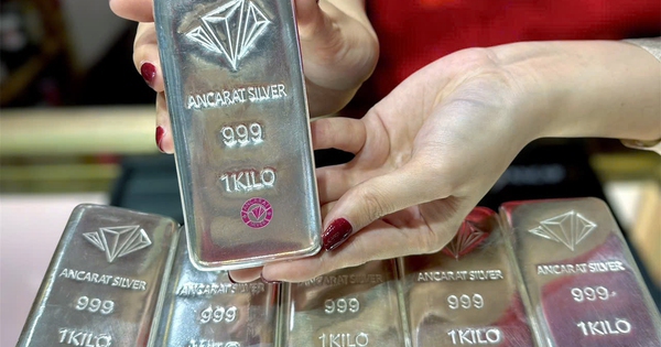 Giá bạc hôm nay 17-3: Bất ngờ tăng nhanh hơn vàng