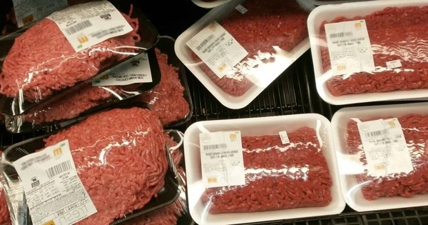 Thịt xay sẵn trong siêu thị: Nhân viên nói thật 