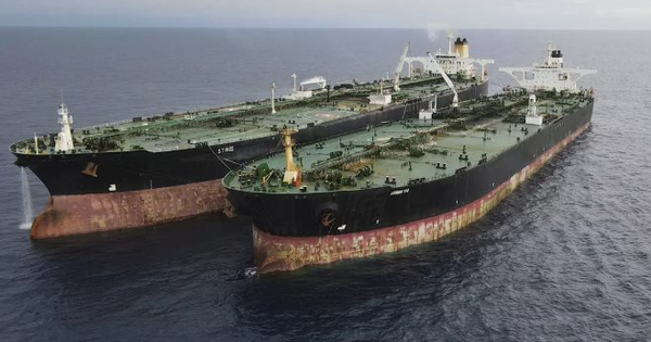 Phát hiện cả chục tàu chở gần 1 triệu tấn dầu Nga đang đến Trung Quốc thì quay đầu, đi thẳng đến Ấn Độ