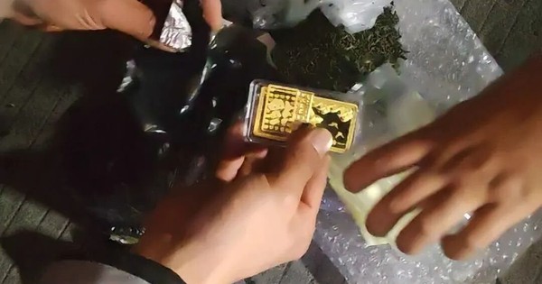 Phát hiện 3 thỏi vàng trị giá 230 triệu đồng trong một gói trà
