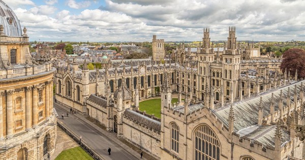 Vì sao Đại học Oxford lại có tên là Oxford?