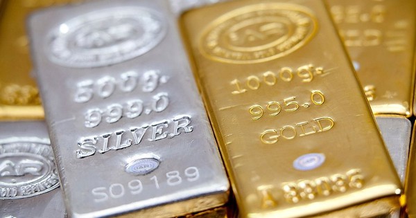 Vàng, bạc bị bán tháo, giá liên tục lao dốc