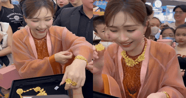 Hoà Minzy được fan tặng 