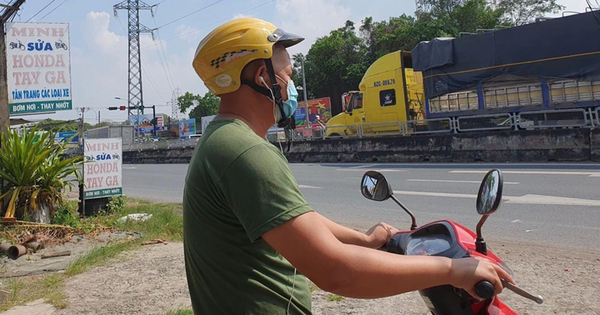 Đi xe máy, đeo tai nghe một bên để Google Maps chỉ đường có bị phạt?